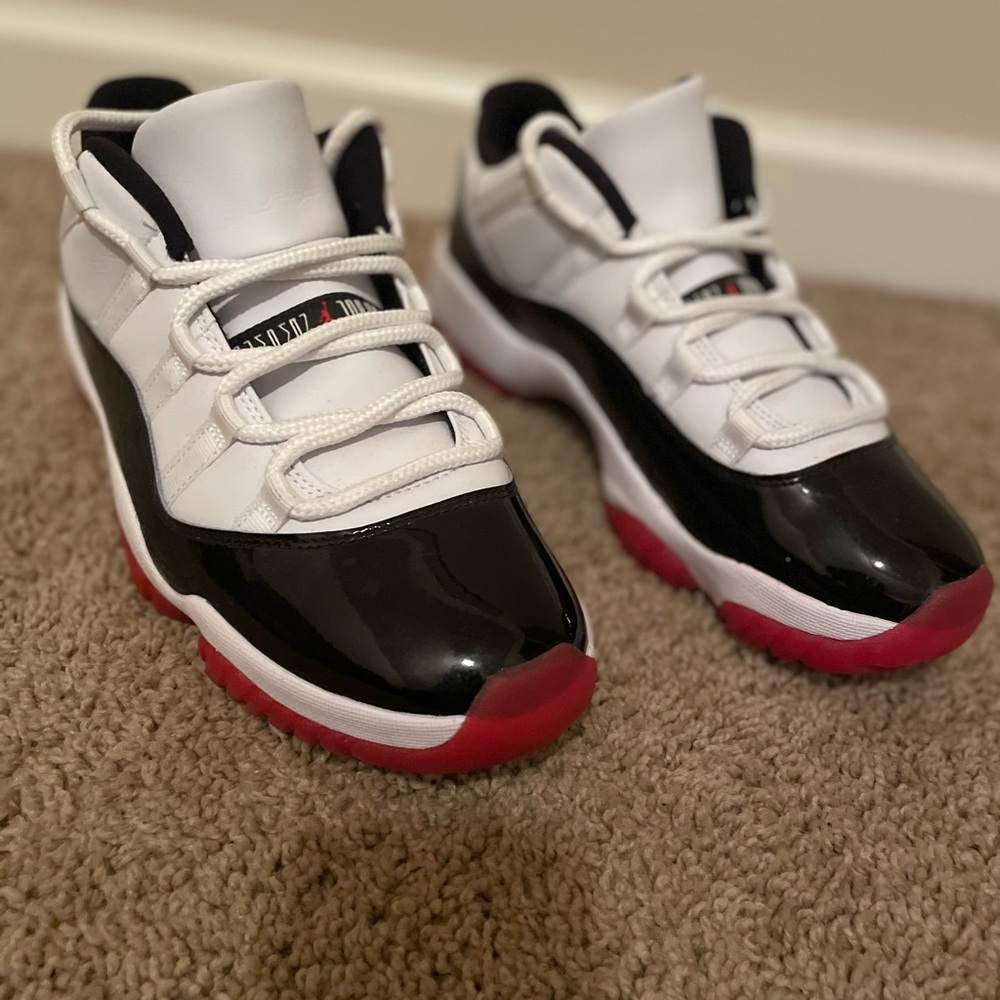 Air Jordan 11 Retro Low ‘Concord-Bred’ 
Men’s size 9 Jordan 11’s